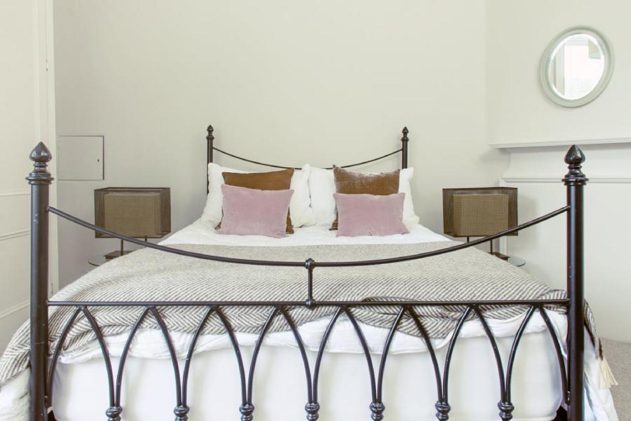 Ramsay Gardens - Grand 4-Bedroom Apartment Next To Castle Edinburgh Buitenkant foto