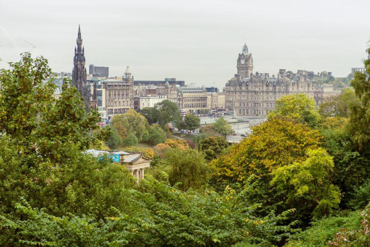 Ramsay Gardens - Grand 4-Bedroom Apartment Next To Castle Edinburgh Buitenkant foto
